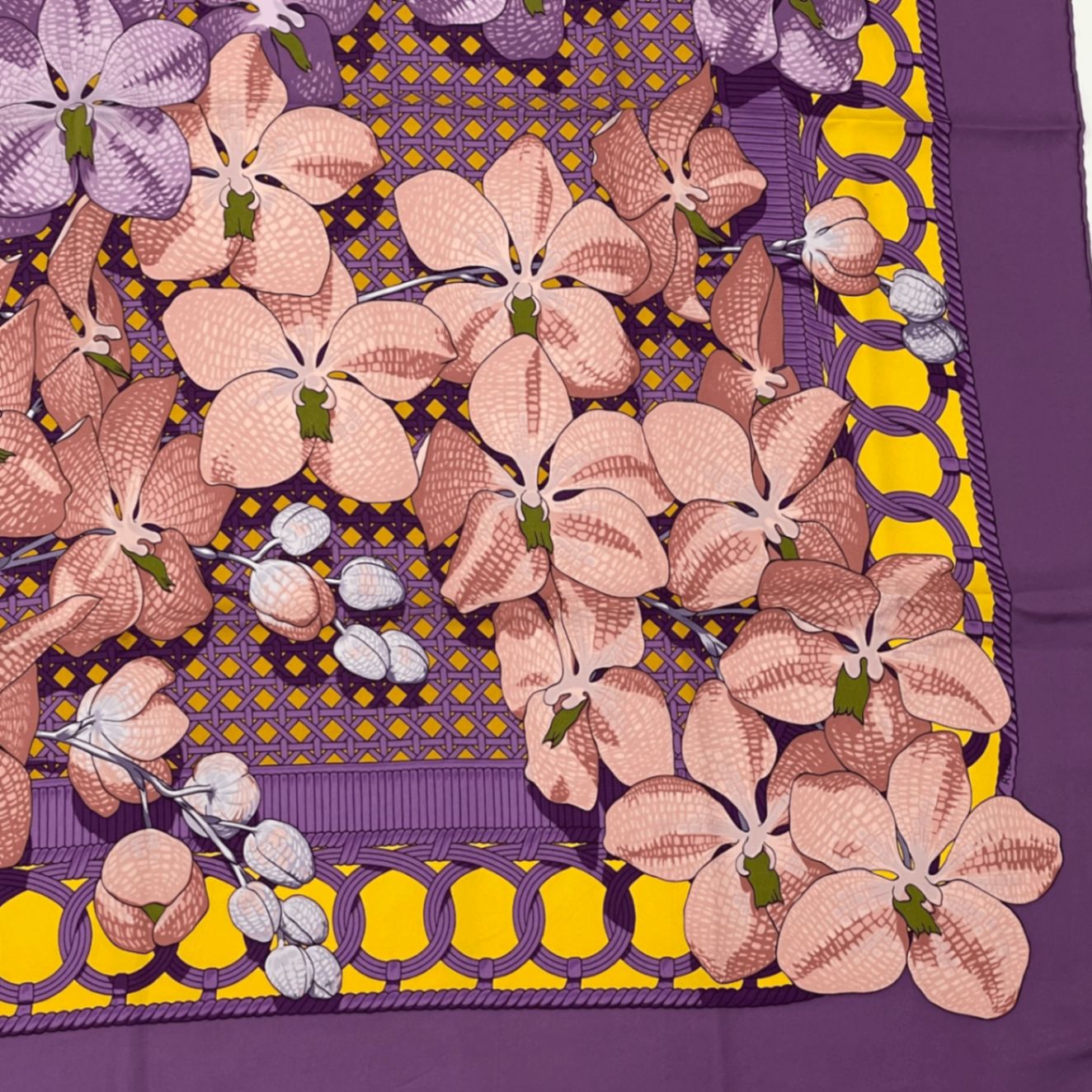 Hermès シルクスカーフ ピンク 紫 花柄 Hermès シルクスカーフ ピンク 紫 花柄 【公式通販】