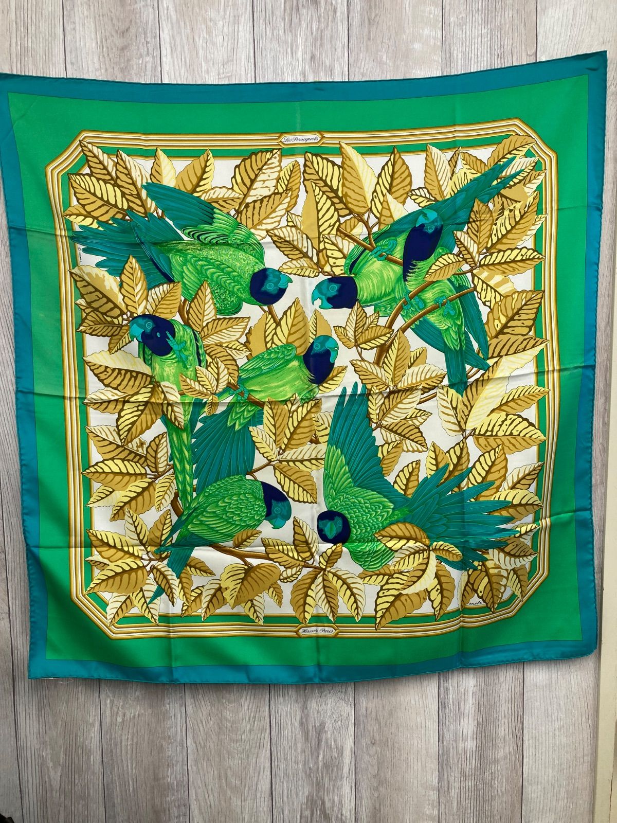エルメス　スカーフ　カレ 90 「オウム」柄 HERMES（エルメス） スカーフ カレ90 LES PERROQUETS オウム シルク