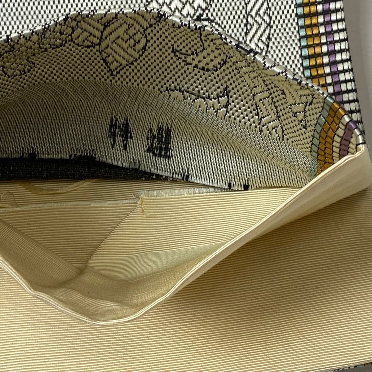 ☆ 半幅帯 本場筑前博多織 縦縞模様に花唐草 灰桃色 O-4193 O-4187 半幅帯 本場筑前博多織 原田織物 ＜ 薄紫 ／ 葡萄唐草 ＞ 日本製