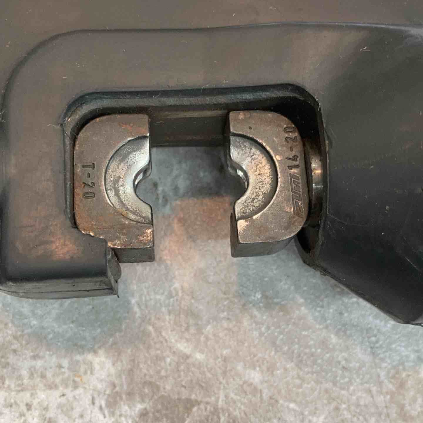  IZUMI 手動式油圧工具 15 B その他 バイス クランプ