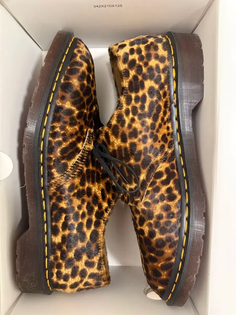 週末セール【浦野理一】 黒留袖 縮緬 花柄 金彩 浦野理一】 黒留袖