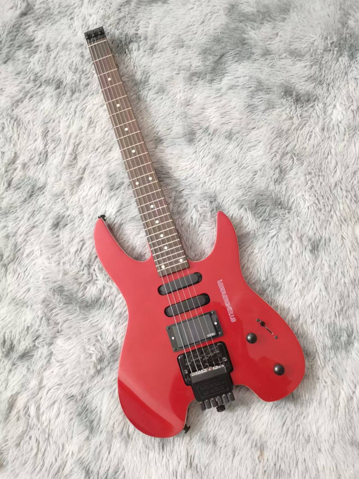 ヘッドレスギター エレキギター レッドカラー スタインバーガー
