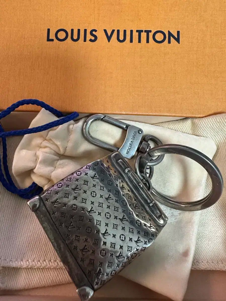 Louis Vuitton ルイヴィトン バックパック 銀 キーリング