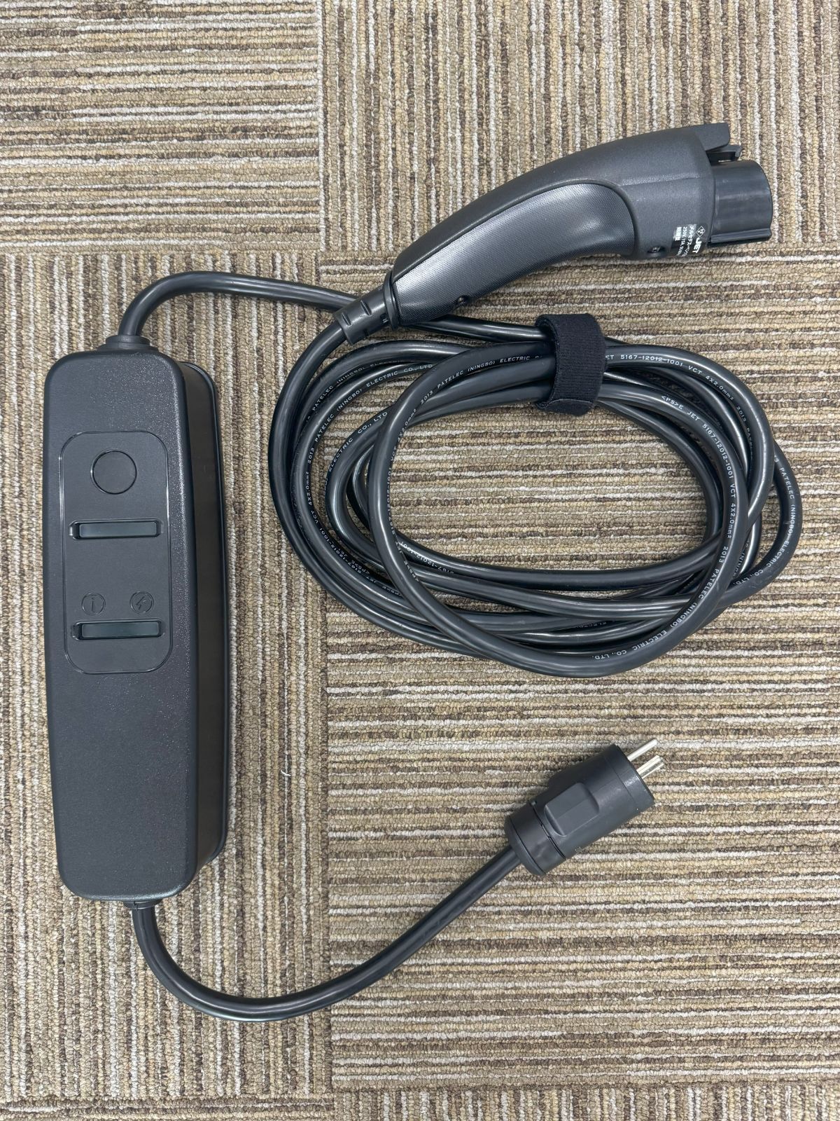 メルセデスベンツ純正 EV充電ケーブル
