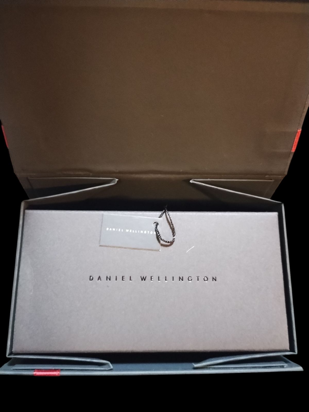 Daniel Wellington 　ダニエルウェリントン  　黒文字盤 アナログ 腕時計　未使用　fd25E(T)26