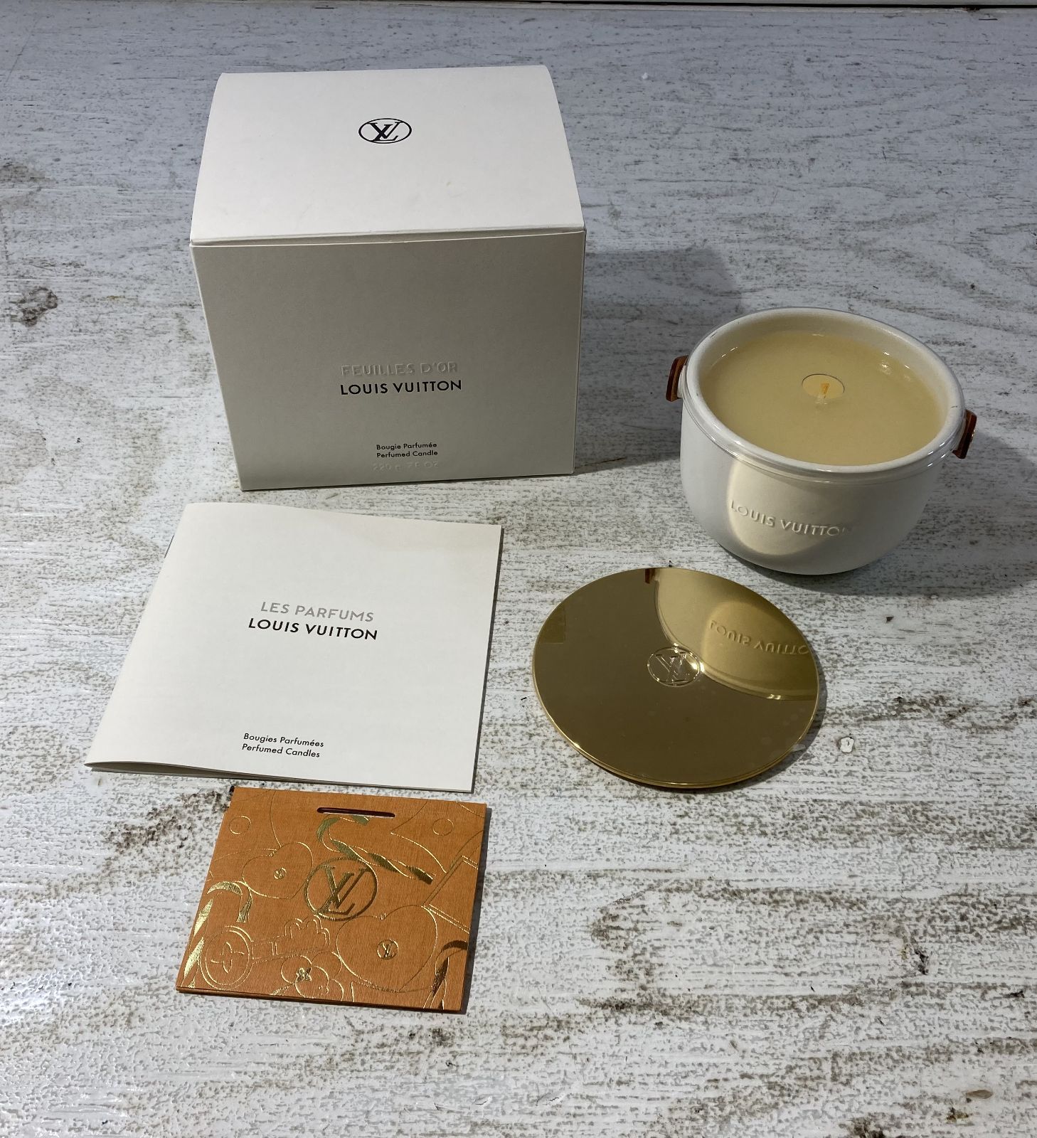 新品　未使用　ルイヴィトン　アロマキャンドル　FEUILLES D'OR LOUIS VUITTON (ルイ ヴィトン) アロマキャンドル 未使用品