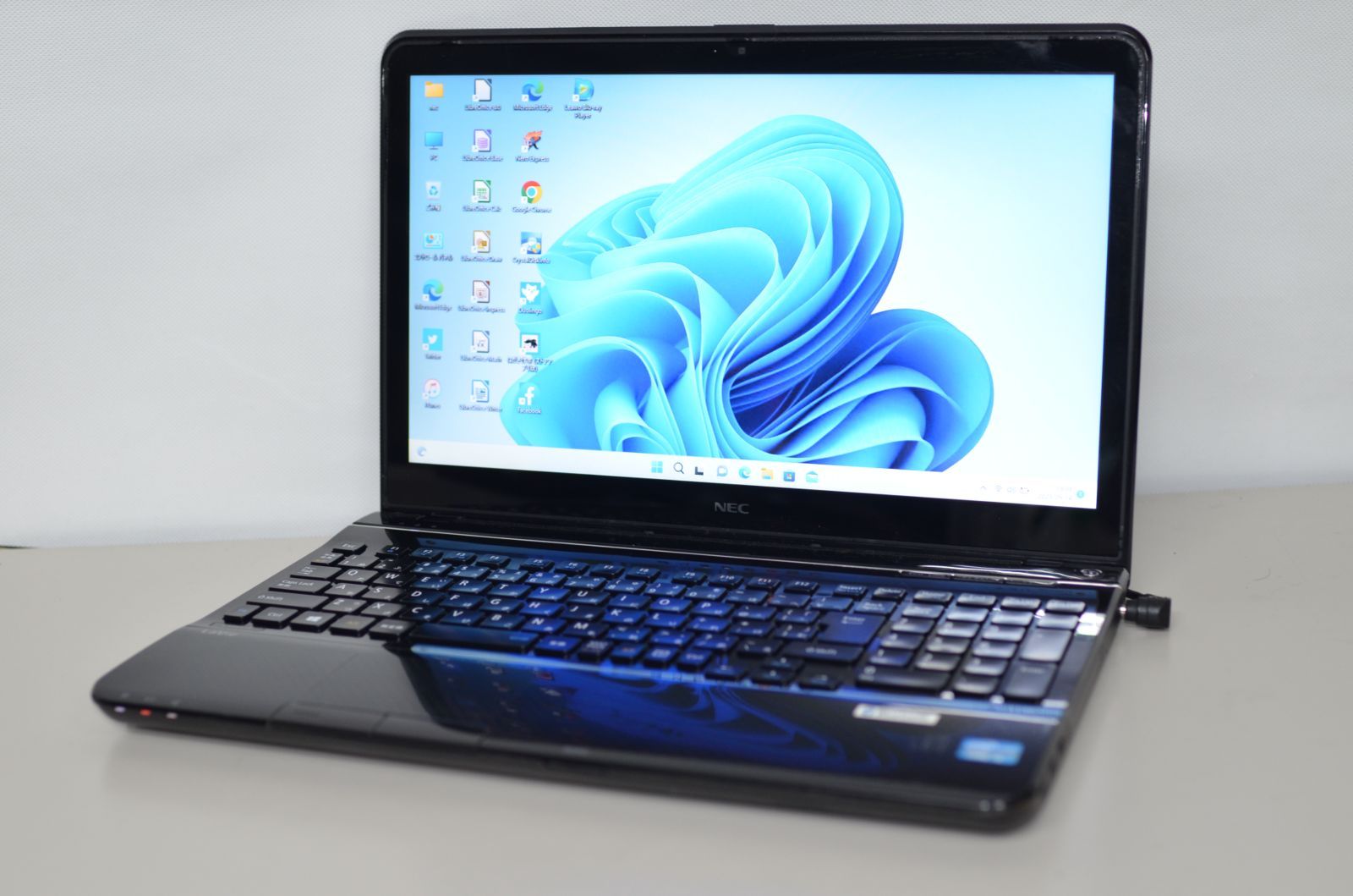 中古良品 軽量ノートPC Windows10+office 爆速SSD256GB NEC HZ550/F 高性能Core i5-6200U/メモリ4GB/13.3インチ/無線内蔵/Webカメラ/HDMI 中古良品 軽量ノートPC Windows10+office 爆速SSD256GB NEC HZ550/F 高