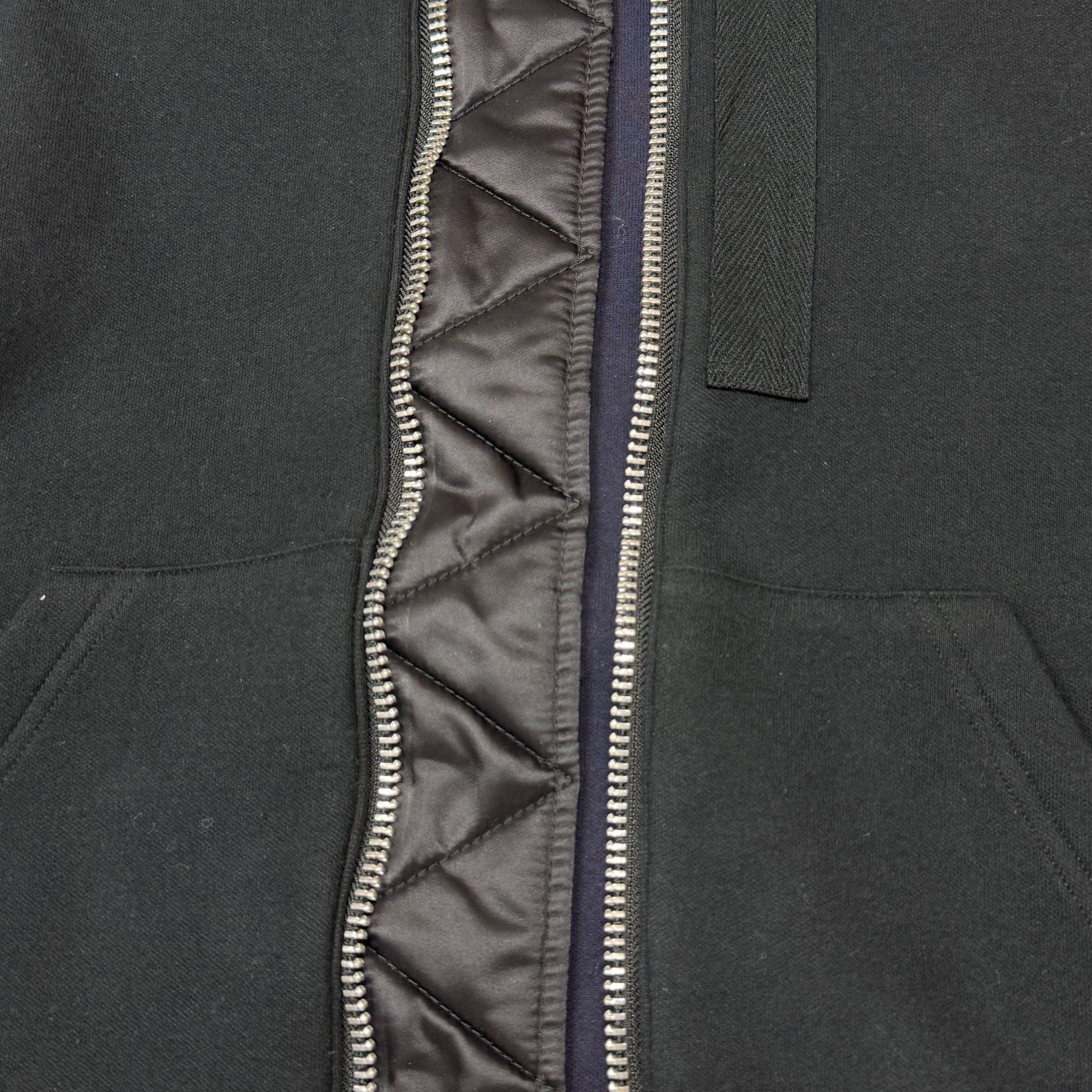 美品　sacai ナイロンツイル　ドッキングパーカー Lサイズ　切り替え　黒 美品 sacai ナイロンツイル ドッキングパーカー Lサイズ