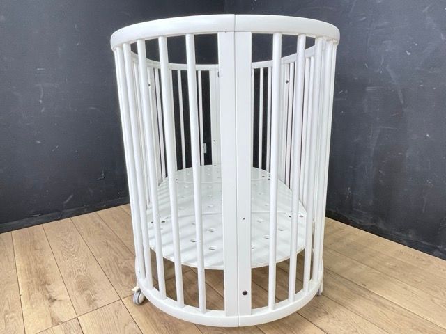 送料無料 Stokke ストッケスリーピーベッド 【中古】 ベビーベッド キャスター付 フレームのみ 127x74x85cm 白 家具 手渡し歓迎 d/59558