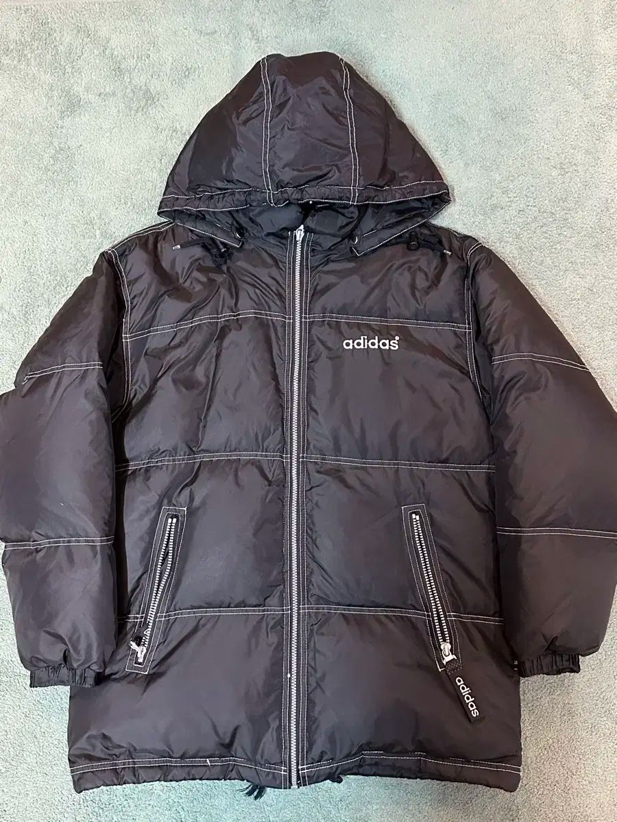 【雷市場（ポンジャン）商品韓国直送】 adidas(アディダス) オールドスクール ダウンジャケット スーパーレア 販売中 状態良好