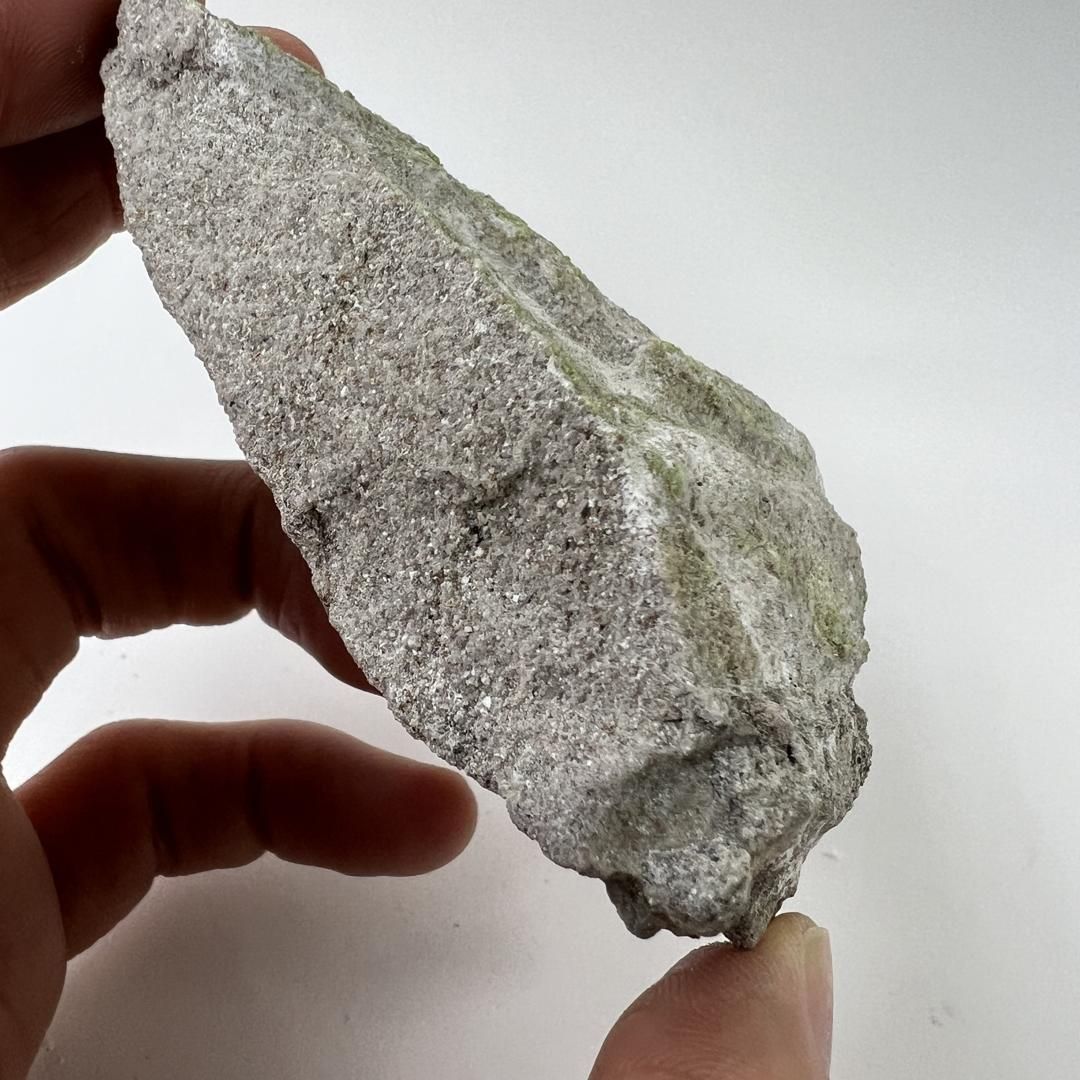 【E21107】アンダーソン石 蛍光鉱物 二酸化ウラニウム 鉱物 原石 天然石