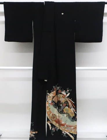 【着物】黒留袖 五つ紋 比翼仕立 刺繍 扇子に尾長鳥文 身丈約160cm 裄丈約66cm 25z06-3271 一輝堂】【着物】黒留袖 五つ紋 比翼仕立 刺繍 扇子に尾長鳥文 身丈約