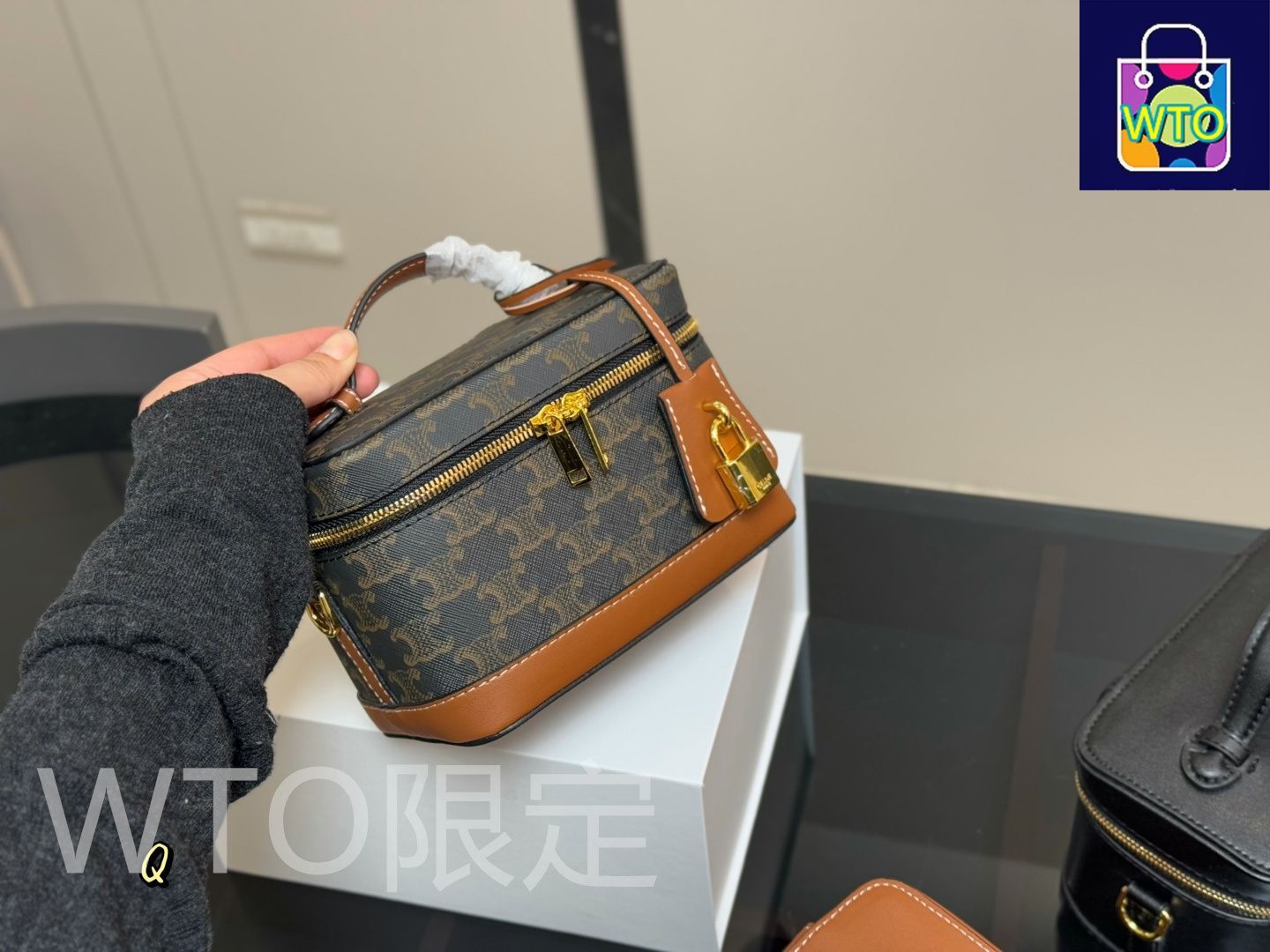 【直営店】CELINE バニティーケース ポーチ Celine] バニティ 化粧ポーチ｜本日限定特価｜新品未使用-WTO