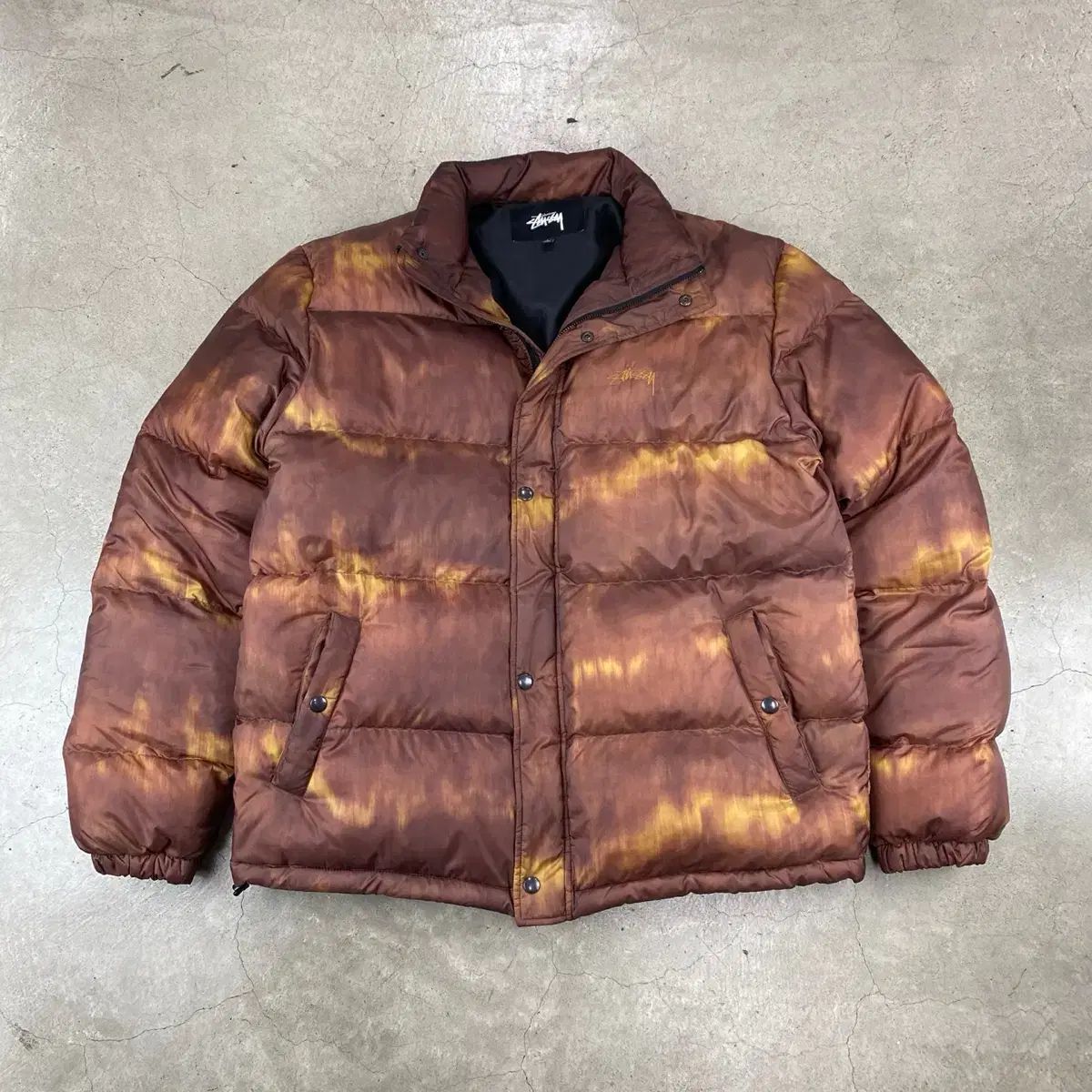 STUSSY(ステューシー) スモール ロゴ オーロラ ダウンジャケット 