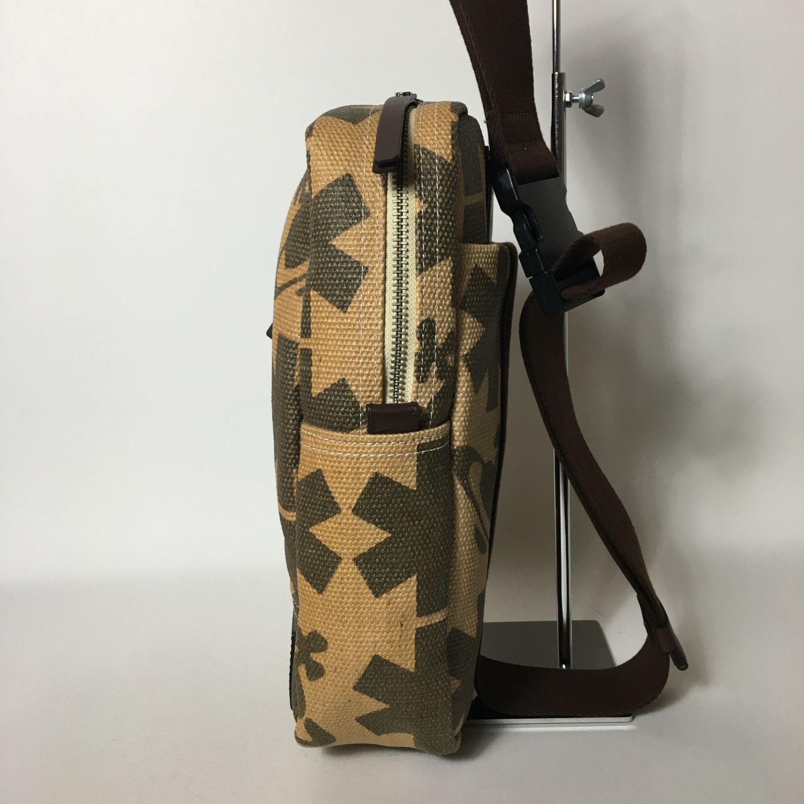 2507-162｜極美品｜ヴィヴィアンウエストウッド ボディバッグ オーブ