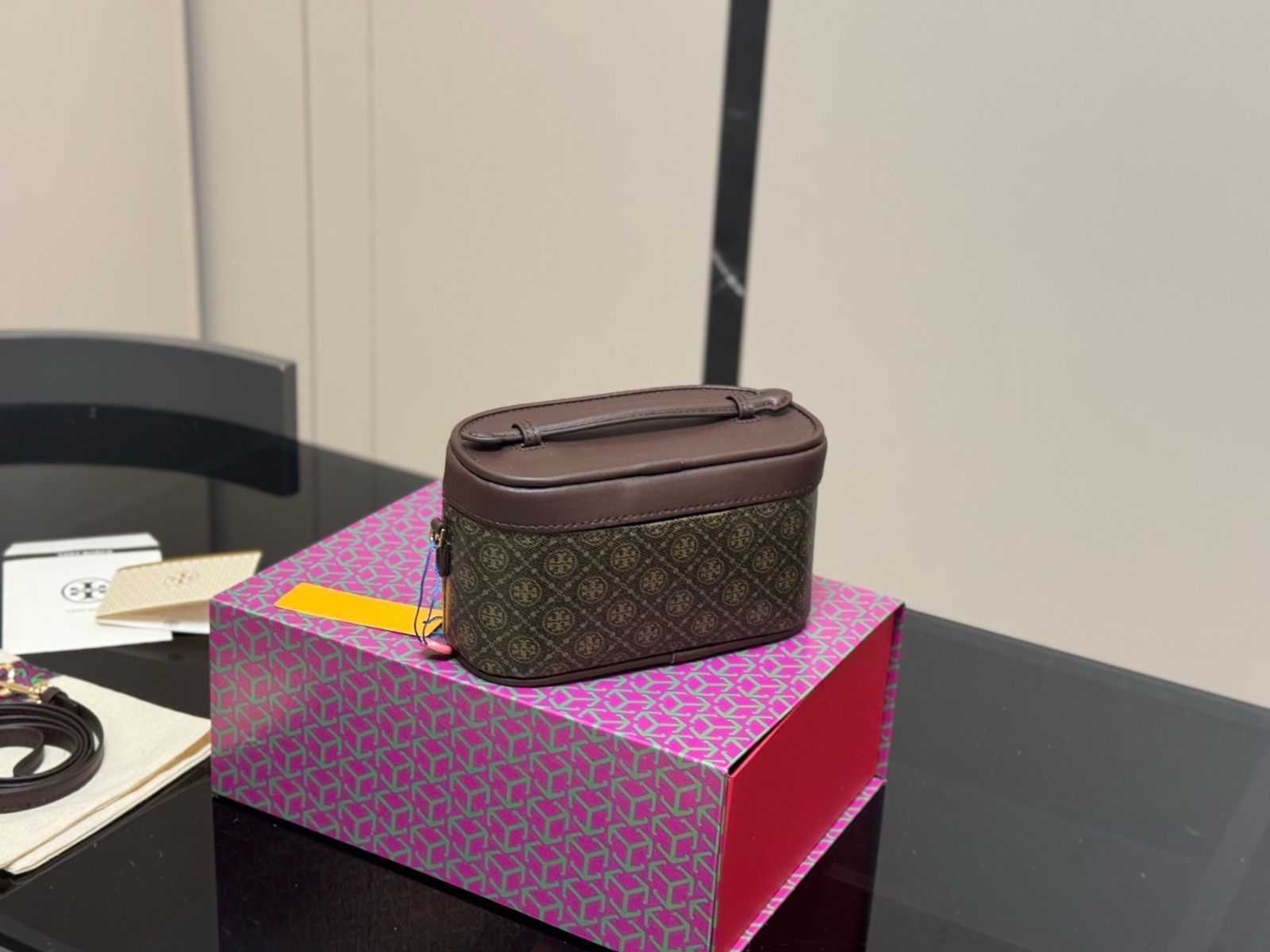 今日特価】Tory Burch TB ニュー ボックスバッグ - メルカリ