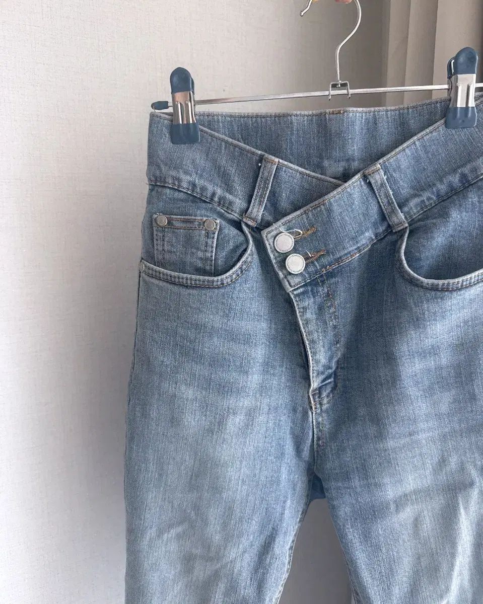 骨盤ボリュームアップ 斜めダブルスリム セミブーツカット