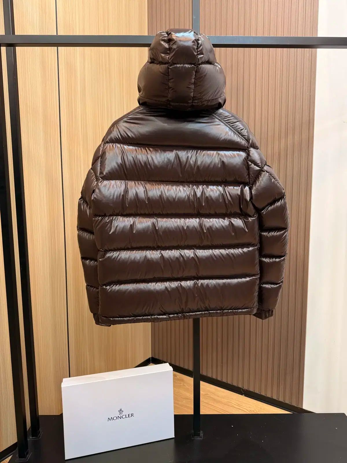 MONCLER(モンクレール) ユニセックス ロゴ カジュアル 茶色