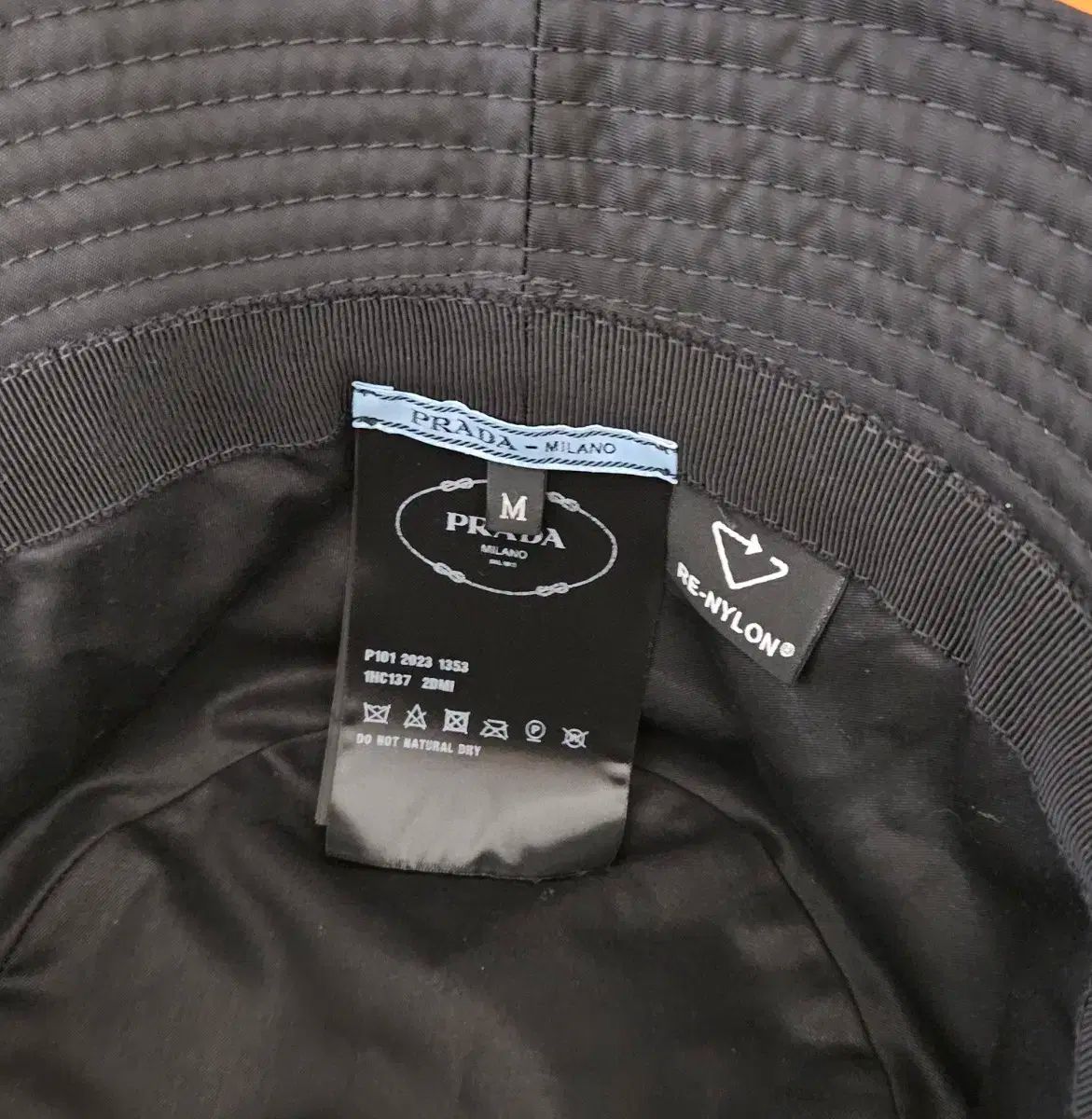 Prada PRADA プラダ 1HC137 2DMI F0002 バケットハット 正規品 M サイズ