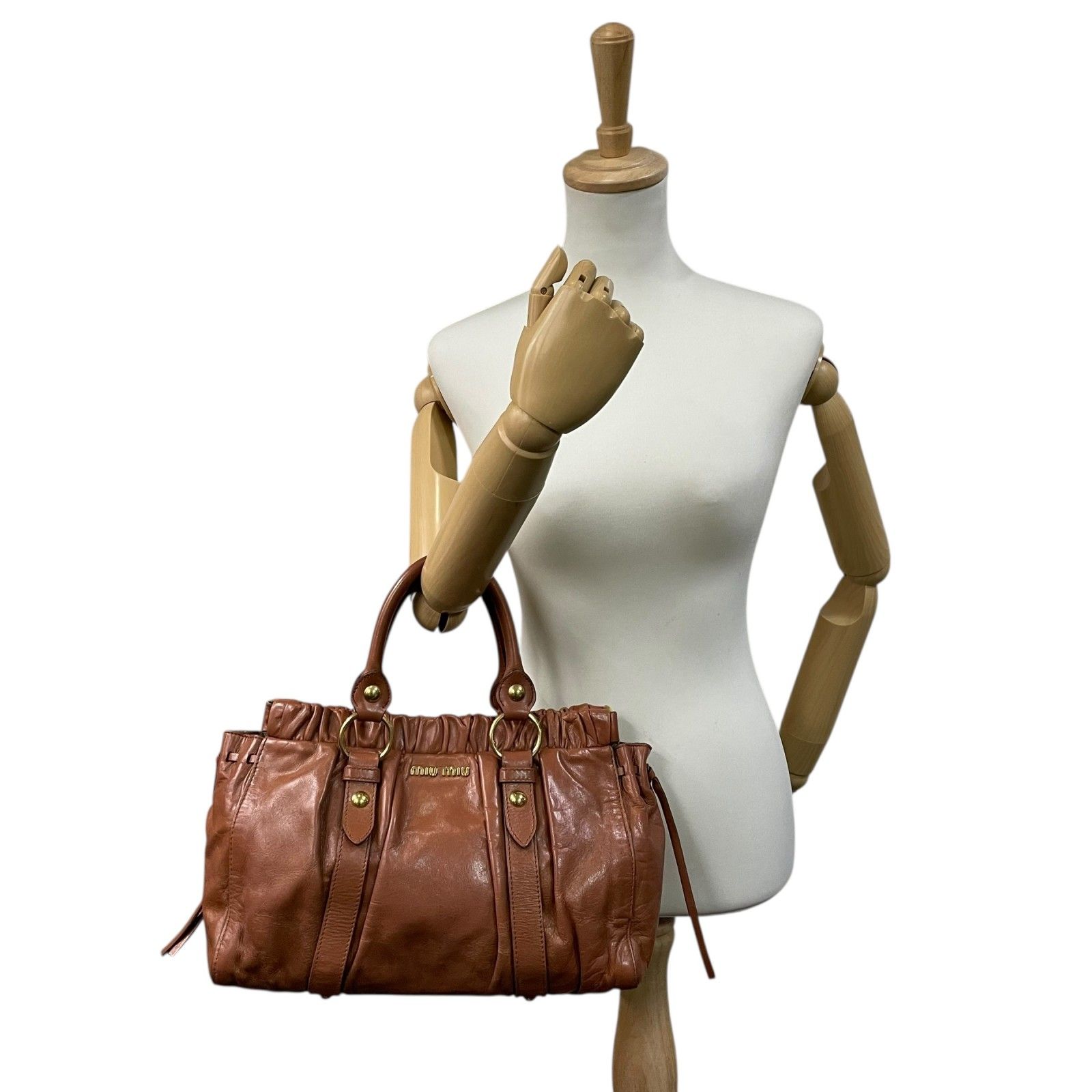 miumiu バッグ ヴィッテロリュクス 2WAY ショルダー ブラウン 本革 miumiu バッグ ヴィッテロリュクス 2WAY ショルダー ブラウン 本革