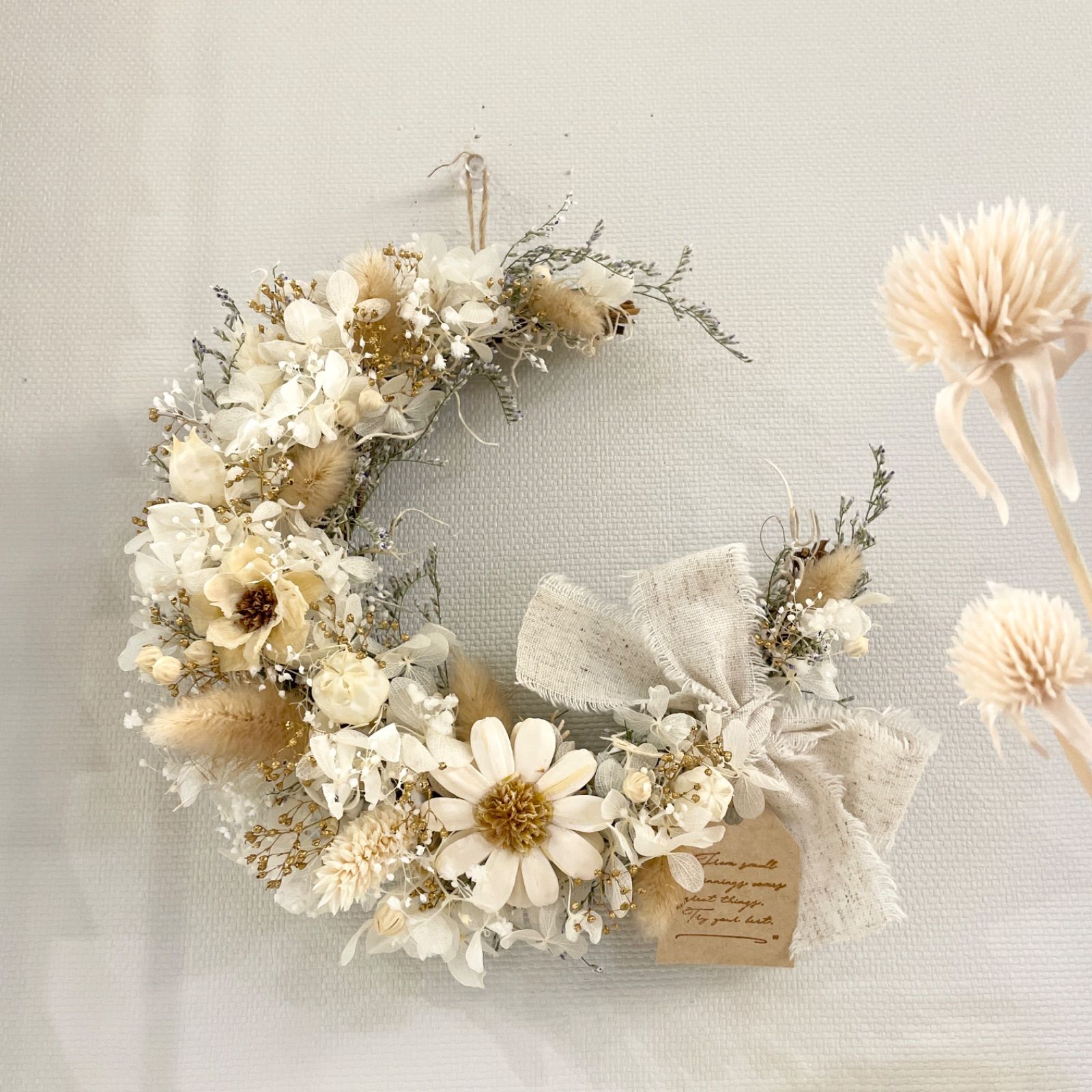 秋色紫陽花 白い小花と紫陽花の三日月リース 秋色紫陽花白い小花と