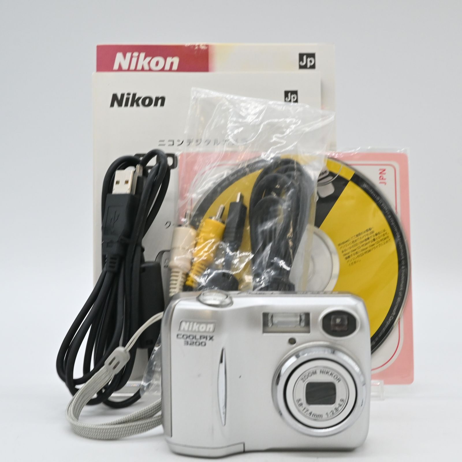 並品】ニコン Coolpix 3200 3.2MP デジタルカメラ 光学3倍ズーム付き