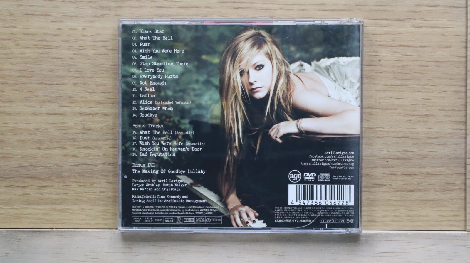 【新品未開封】Avril Lavigne CD・DVD 4枚セット 新品未開封】Avril Lavigne CD・DVD 4枚セット