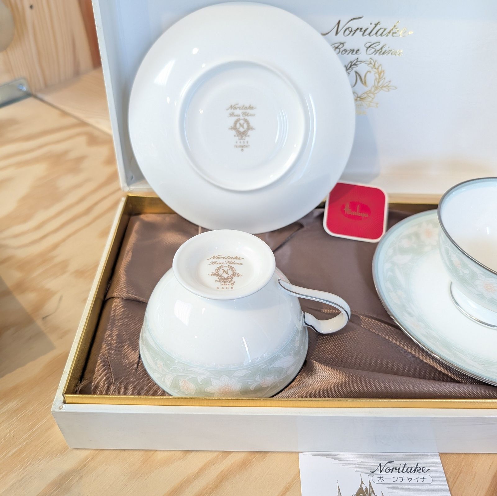 ノリタケボーンチャイナ 灰皿 セット 在庫確認の為購入前コメントください。 新品・未使用 ノリタケ カップ＆ソーサー2客 ボーンチャイナ - メルカリ