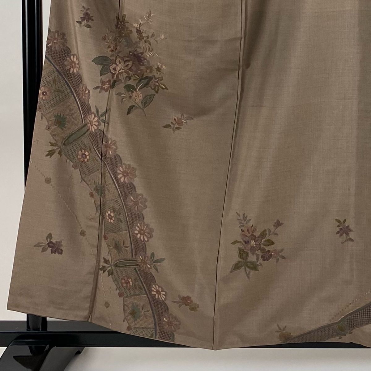 訪問着 身丈159cm 裄丈65cm M 袷 紬地 草花 刺繍 薄小豆 正絹 秀品