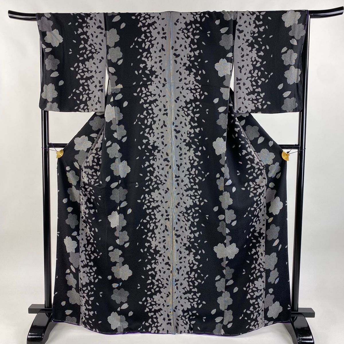 小紋 身丈168cm 裄丈68cm L 袷 桜 花びら 黒 正絹