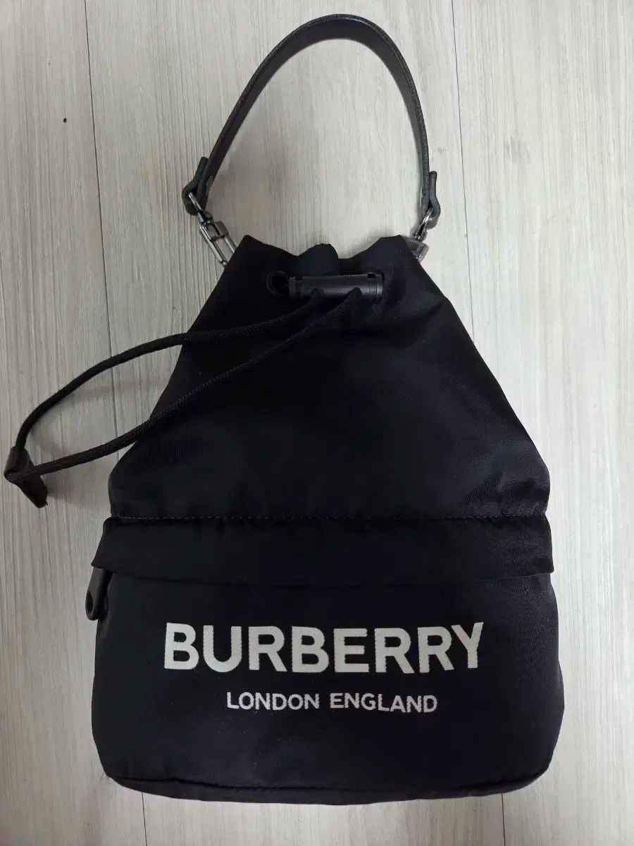 Burberry(バーバリー) PHOEBE 巾着 ポーチ バケットバッグ