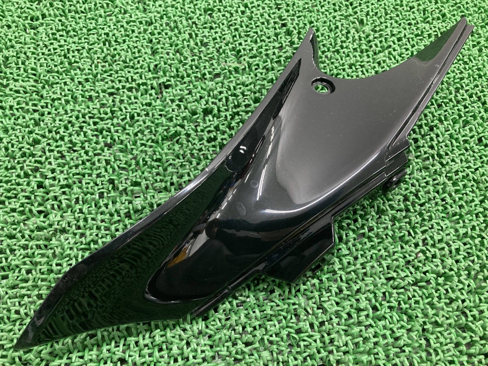 アフリカツイン750 サイドカバー 右 ガンM MY1 ホンダ 純正 RD07 XRV750 コンディション良好 割れ欠け無し 品薄 【中古】 84 アフリカツイン750 サイドカバー 右 ガンM MY1 ホンダ 純正 中古