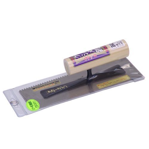 BFJ1026565 本焼クシメ鏝3mm目 0.5 アローライン 240mm タイル貼り付け前の接着剤の目切に使用します。タイル工事全般、床とこ工事全般用の鏝。 BFJ1026565