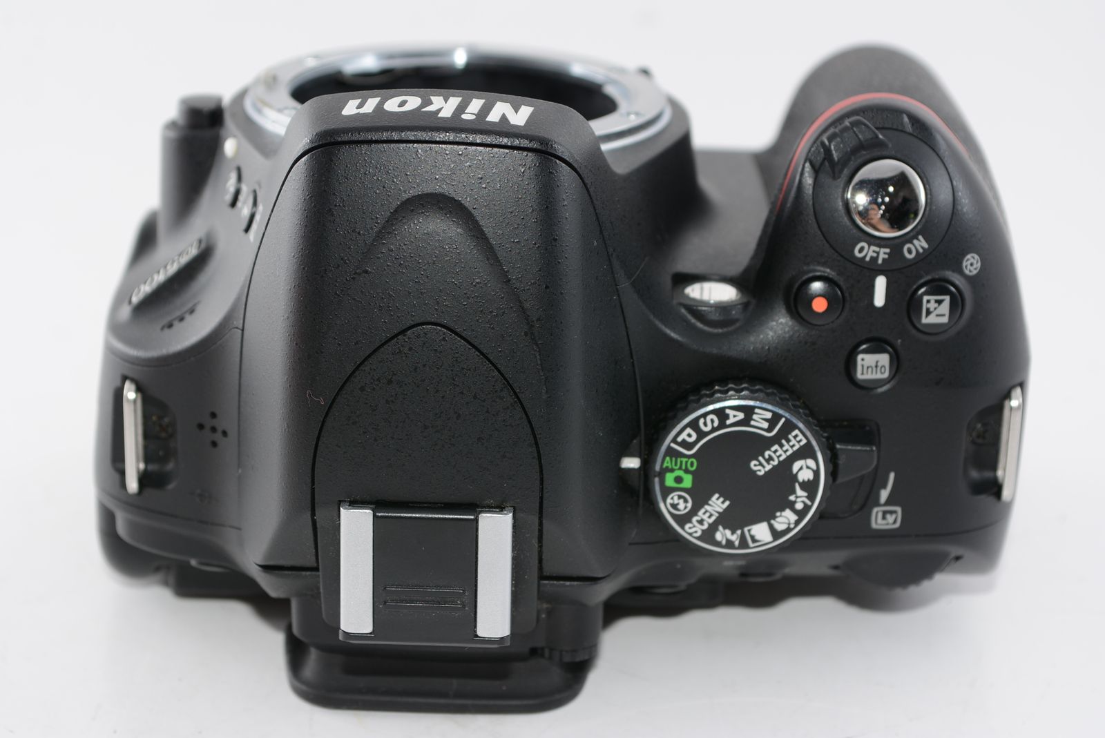 超美品 ニコン D5100 デジタル ボディ ショット枚数　2733枚　M475 超美品 ニコン D5100 デジタル ボディ ショット枚数 2733枚 M475