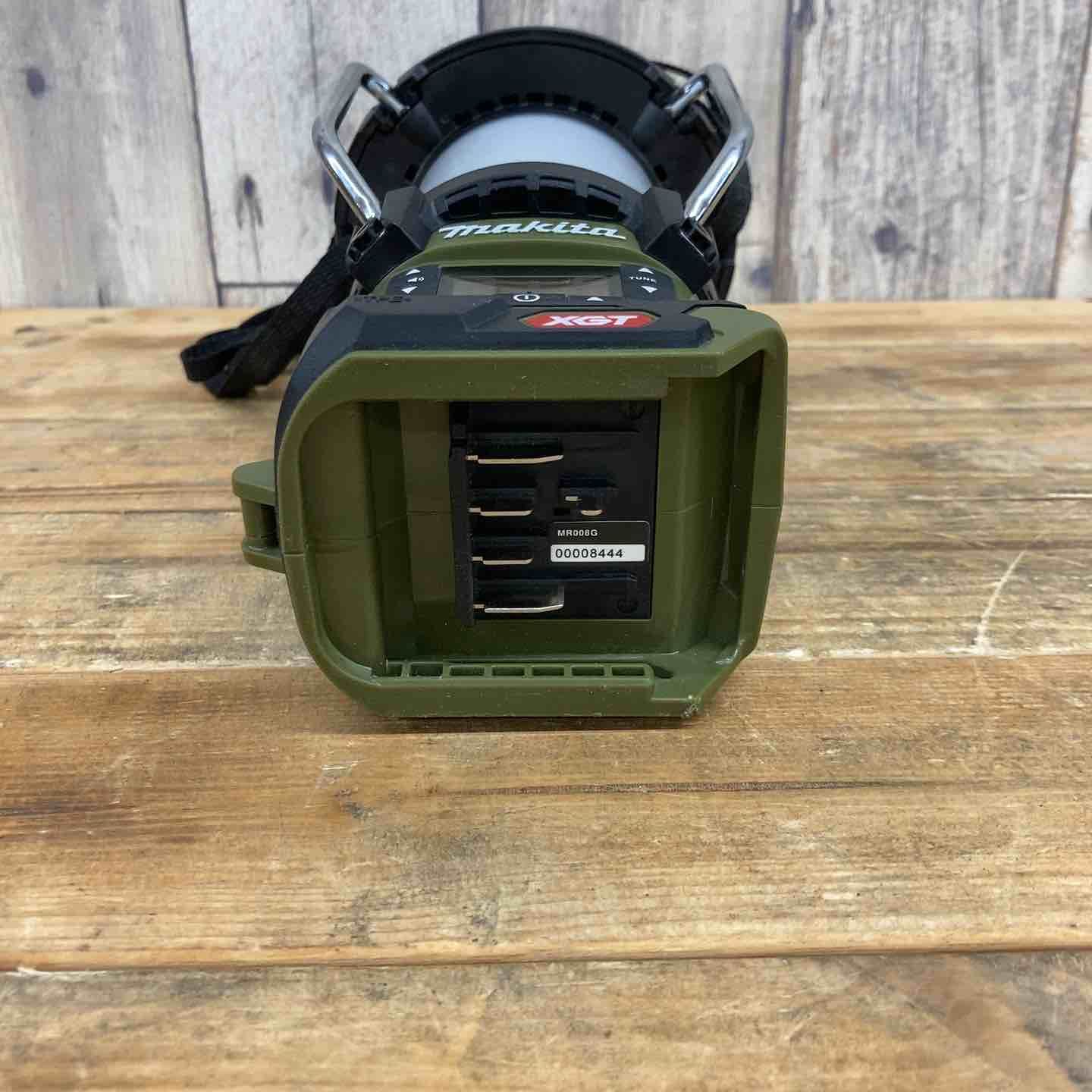 makita コードレスランタン付ラジオ
