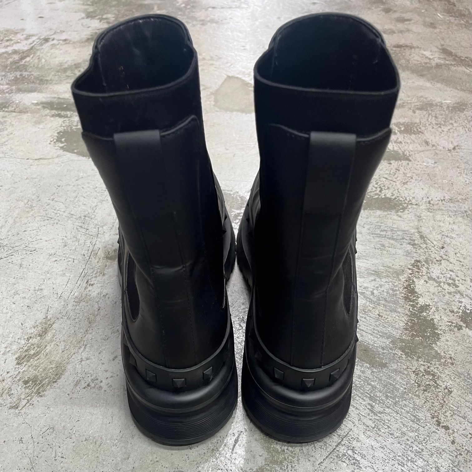 VALENTINO GARAVANI ロックスタッズ サイドゴア ブーツ Valentino Garavani ロックスタッズ チェルシーブーツ