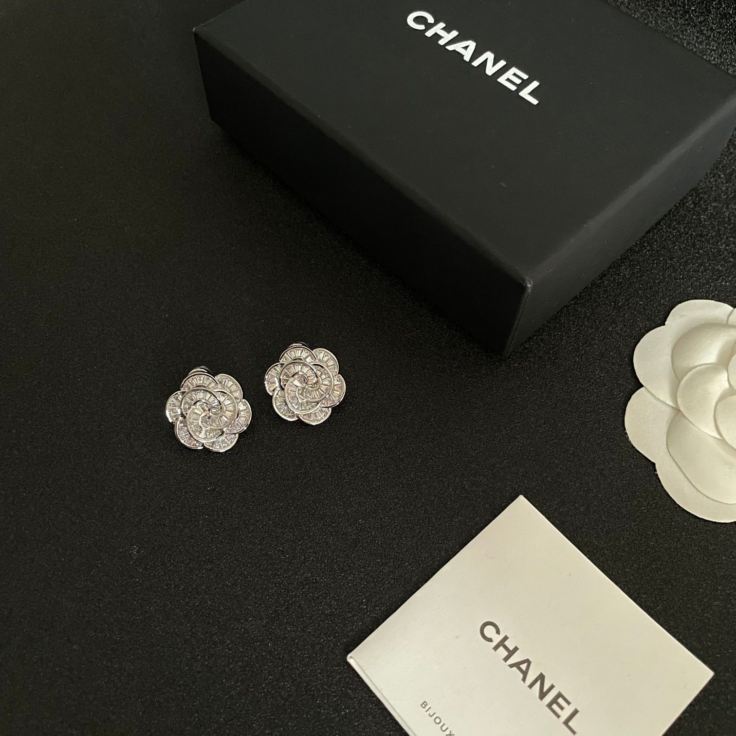 今日特価】Chanel ヴィンテージ アルファベット ピアス！送料