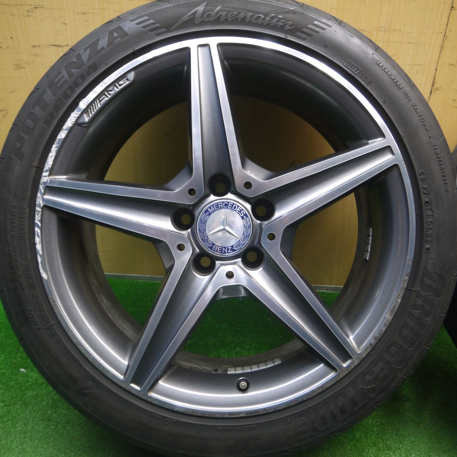 送料無料] 4本価格！22年☆ベンツ Cクラス W205 純正 AMG 225/45R18 