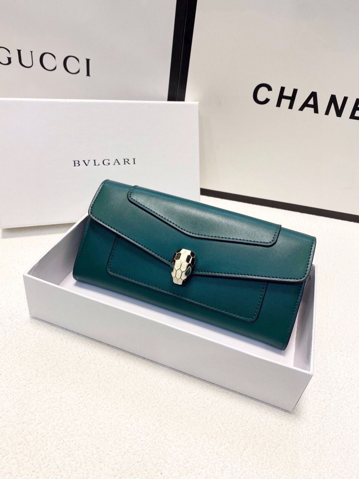 【財布/送料込】BVLGARI（新品・箱付き） BVLGARI ブルガリ 二つ折り財布化粧箱 案内カード有り