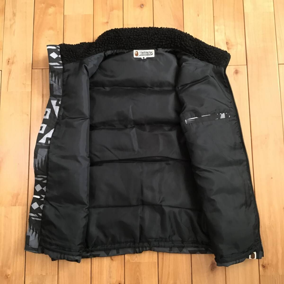 BAPE NATIVE柄 ダウンベスト Sサイズ グレー a bathing ape Puffer