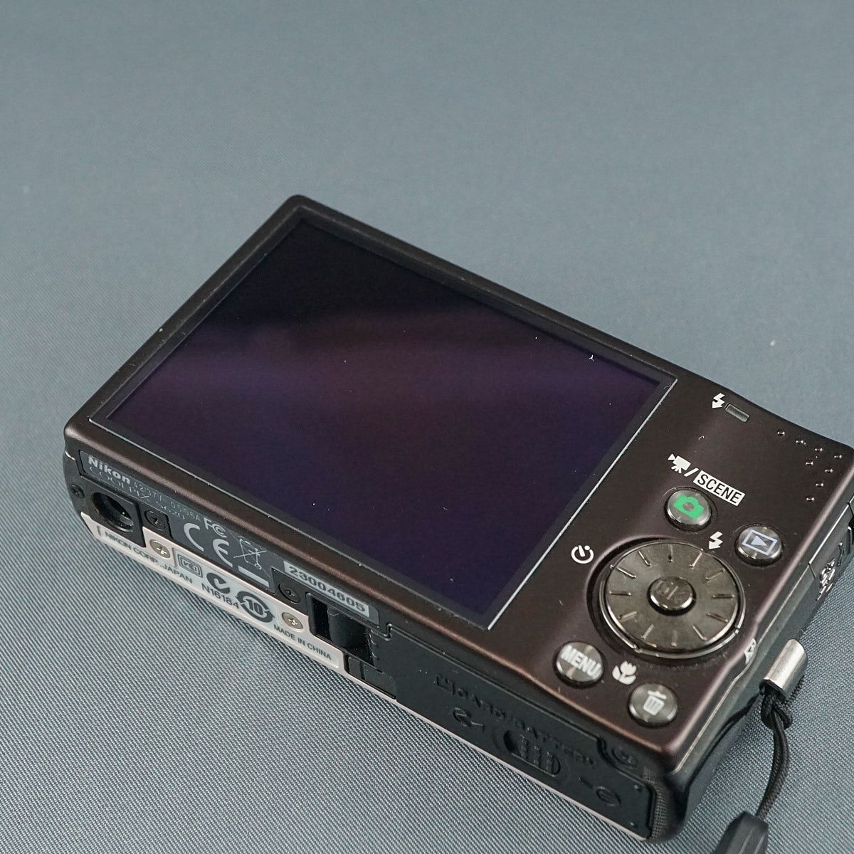 Nikon COOLPIX S620 デジタルカメラ USED美品 本体+バッテリー 光学4倍