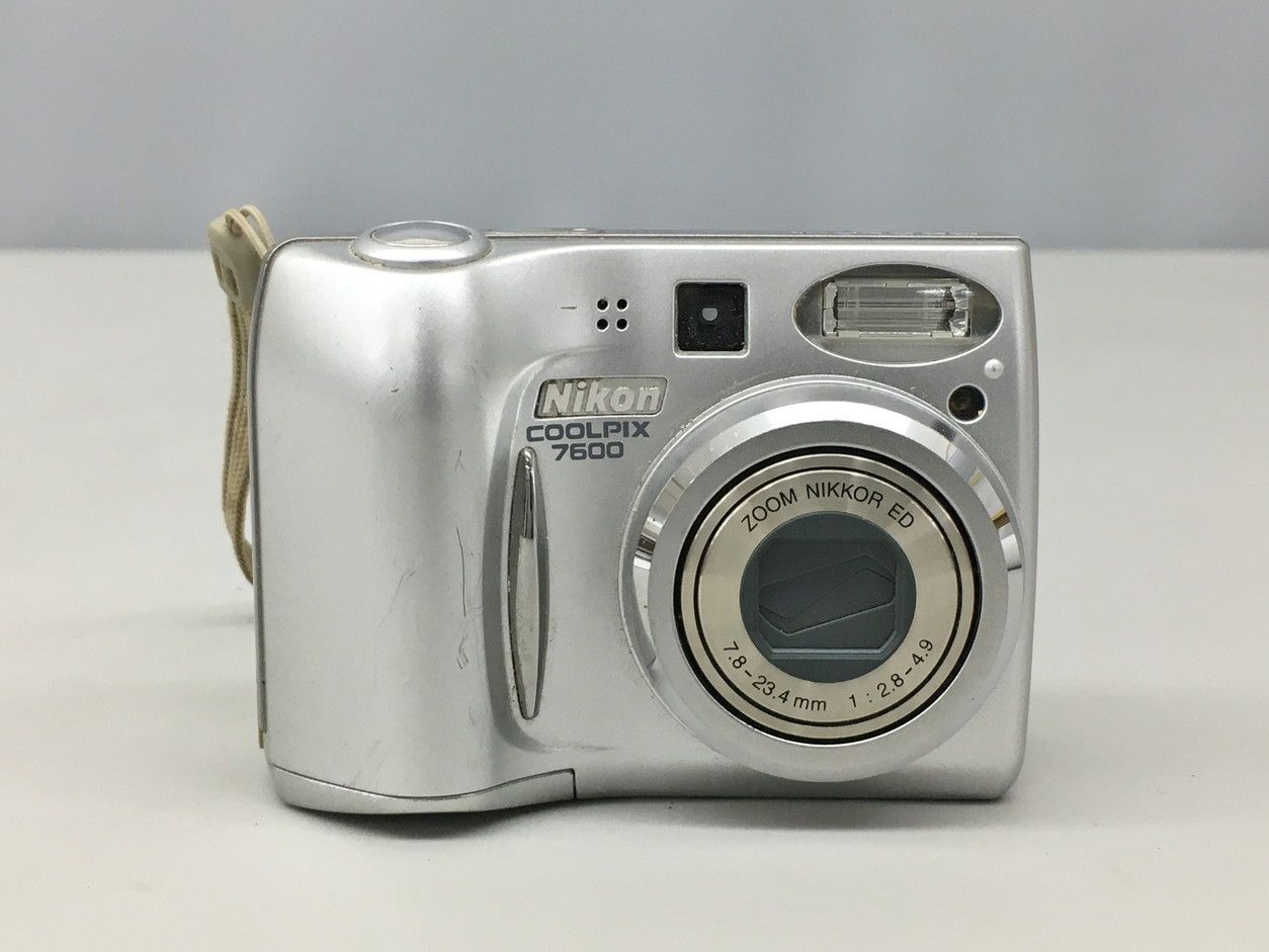 コンパクトデジタルカメラ COOLPIX 7600 ニコン Nikon 電池式 710万画素 光学ズーム 3倍 シルバー 2510LS177