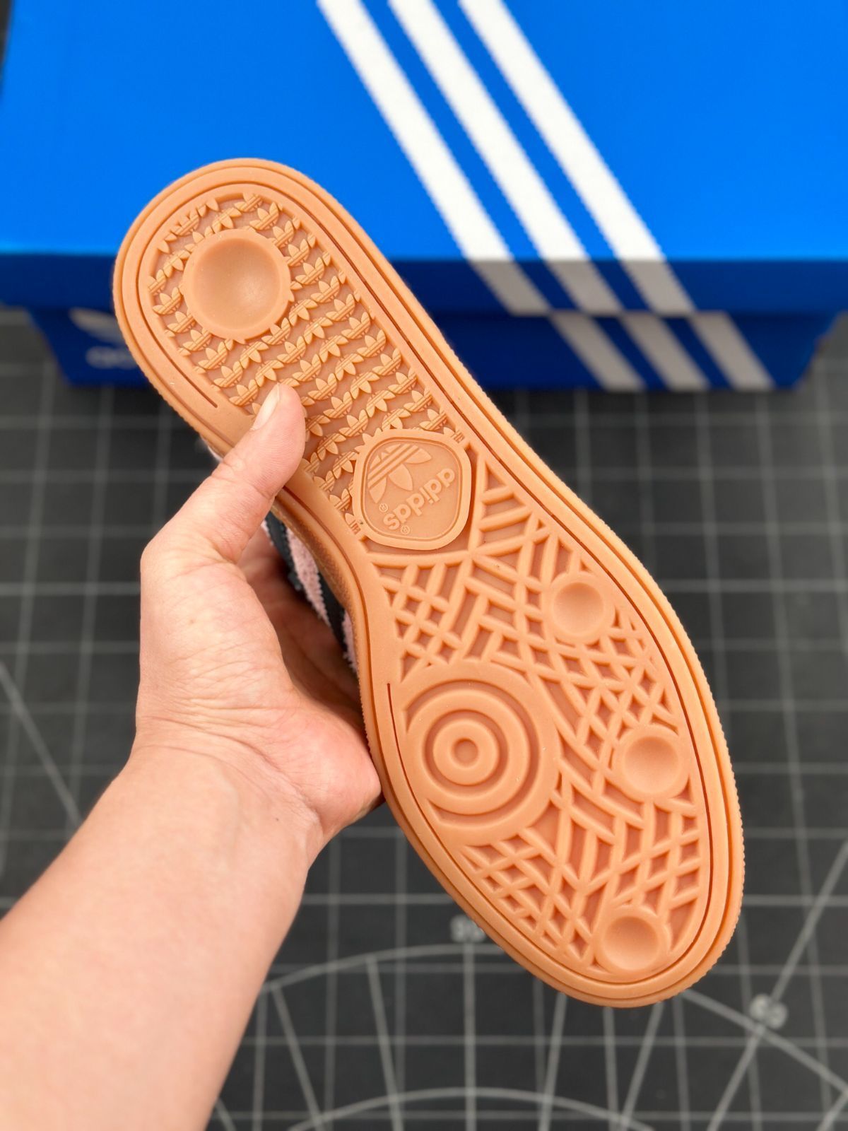 新品　Adidas アディダス Handball Spezial ハンドボールスペツィアル ピンク