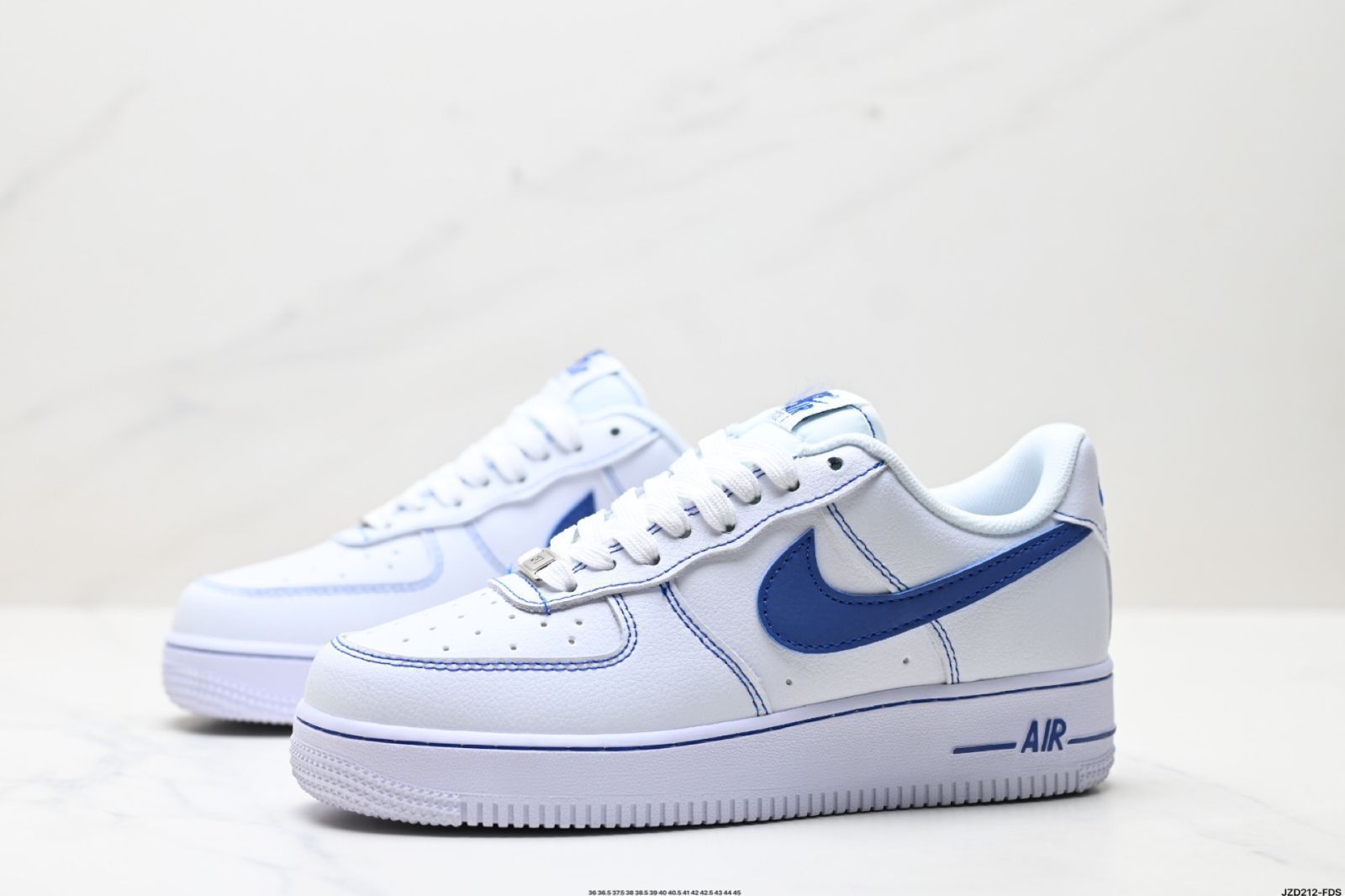 07 ロートップのユニバーサルなレジャースポーツスケートシューズ