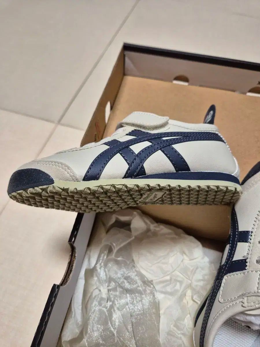 在庫処分 Onitsuka Tiger オニツカタイガー メキシコ 66 キッズ 冒険