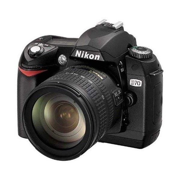 Nikon D70 純正レンズキット　CFカード付き ニコン Nikon D70 ズームレンズセット 美品 ストラップ CFカード