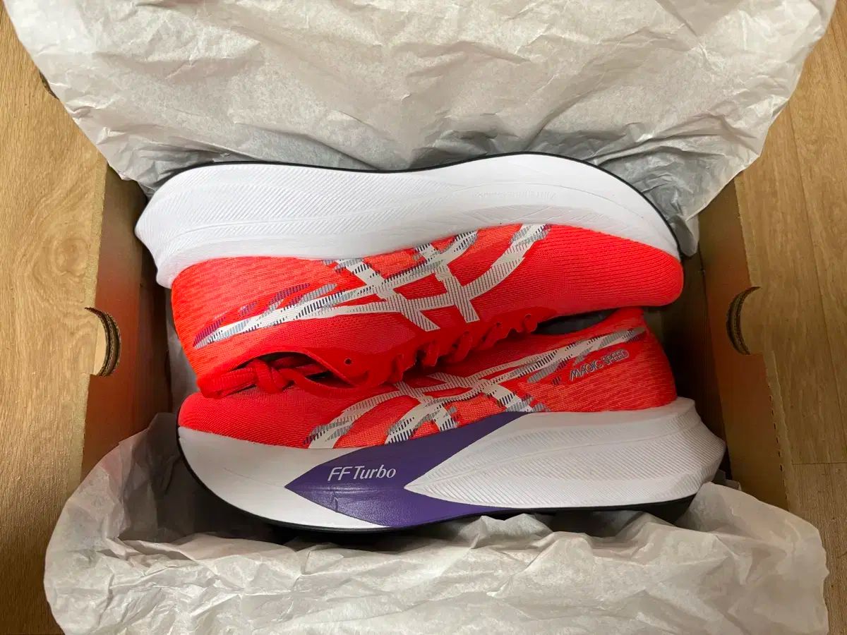Asics アシックス マジックスピード 4 285 2e ランニングシューズ