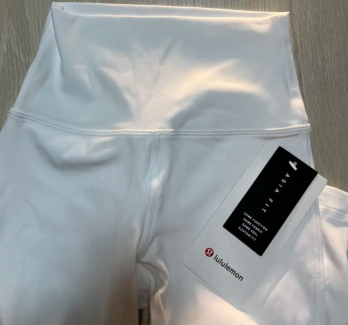 ルルレモン Align HR 24 レギンス (白) エクササイズ（DVD）