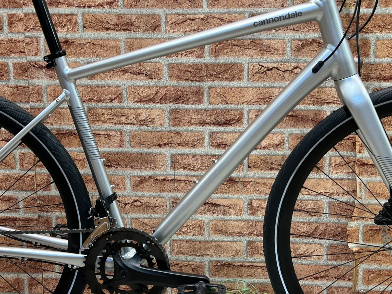 正月初売り!! 未走行品!! CANNONDALE QUICK3 2023 size:L 175-185cm