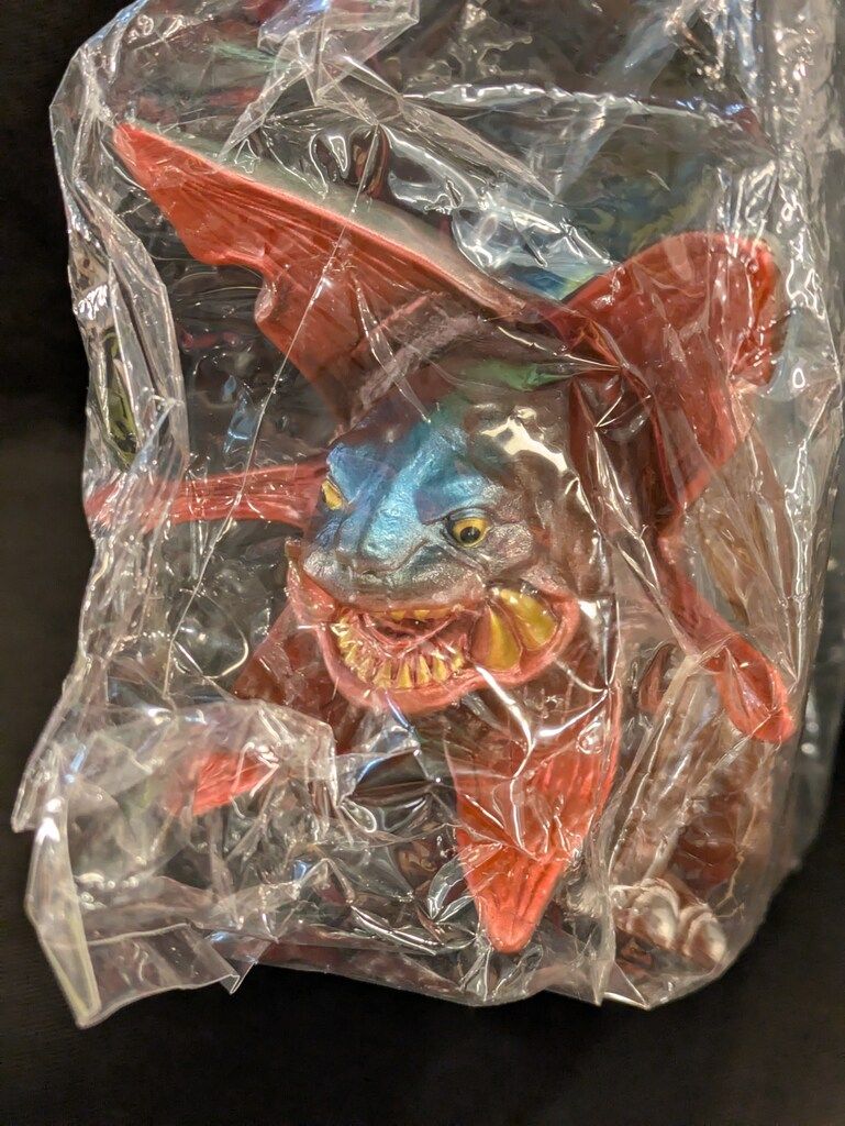 円谷コミュニケーションズ 怪獣郷 ガボラ ヒレ開き 茶成型